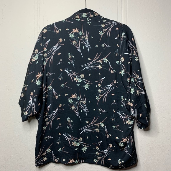 Forever 21 floral 3/4 sleeve blazer/coverup Medium - Picture 2 of 4